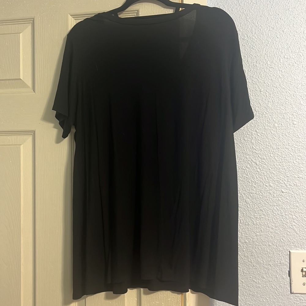 Basic black tee - Picture 3 of 3